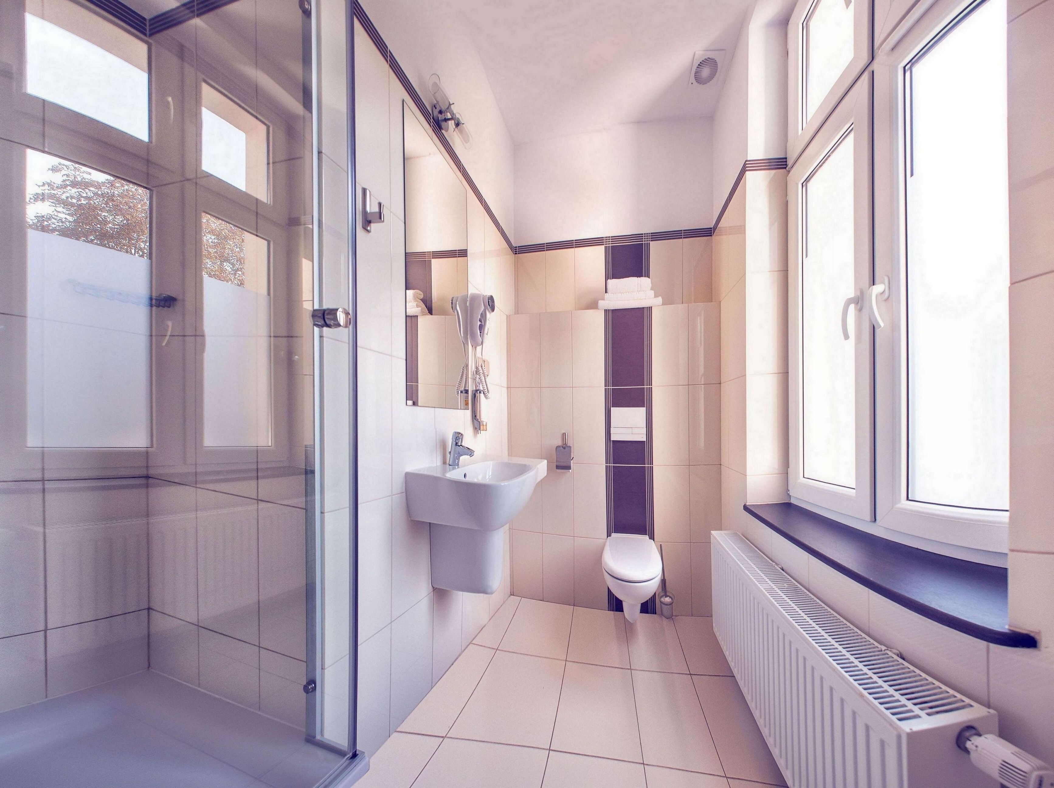 premium bedding, in-room safe, desk, soundproofing