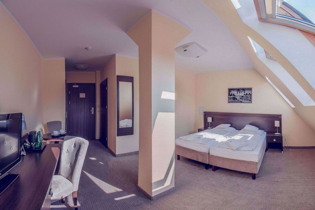 Comfort kamer, 1 twee- of 2 eenpersoonsbedden | Luxe beddengoed, een kluis op de kamer, een bureau, geluiddichte muren