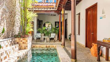 32-inch LCD TV with cable channels, TV