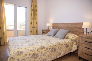 2 bedrooms, cribs/infant beds, free WiFi - RVApartaments La Pineda (Torroella de Montgrí)