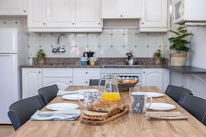 Standard Apartment, 2 Bedrooms | Private kitchen - RVApartaments La Pineda (Torroella de Montgrí)