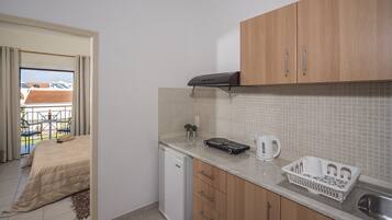 Basic Apartment, 1 Bedroom, Kitchen | Private kitchen | Full-size fridge, stovetop