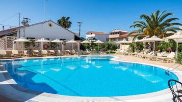 Outdoor pool, pool umbrellas, sun loungers