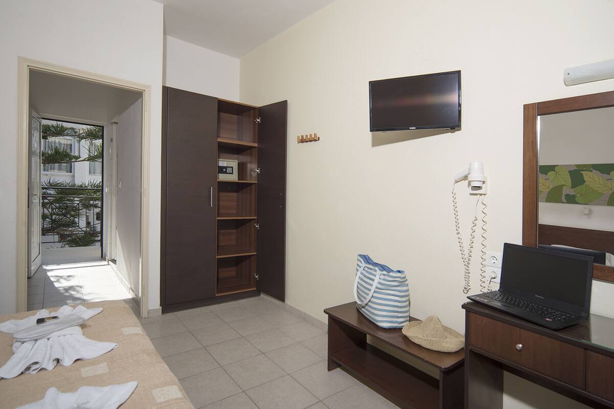 Basic Apartment, 1 Bedroom, Kitchen | 1 bedroom, pillowtop beds, in-room safe, iron/ironing board