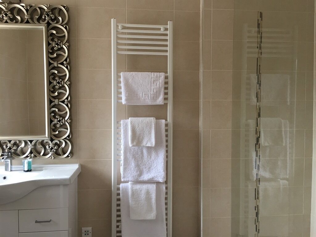 luxury suite, ensuite (room 10 4 poster s/king) | bathroom