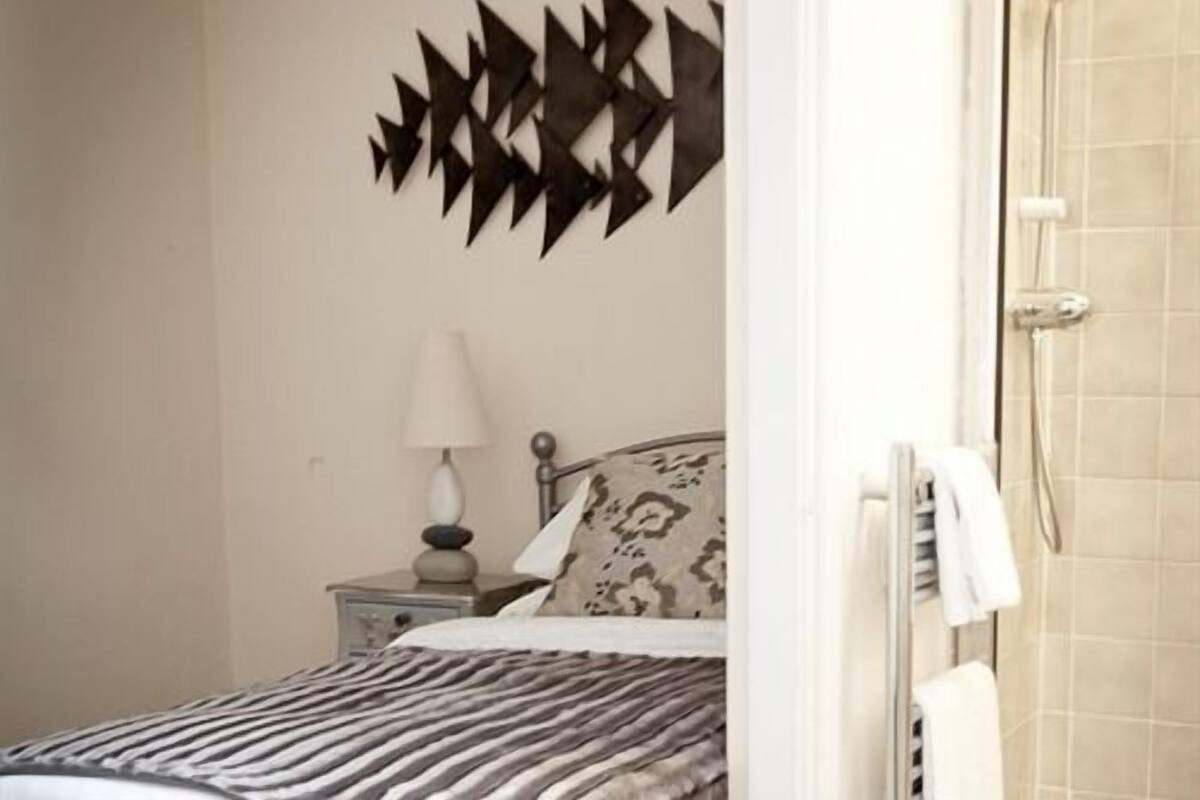 Standard Single Room, Ensuite (Room 14)