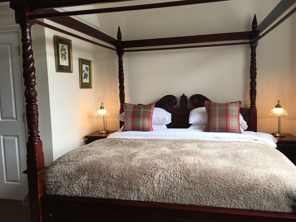 Suite Luxe, salle de bains attenante (Room 10 4 Poster S/KING)