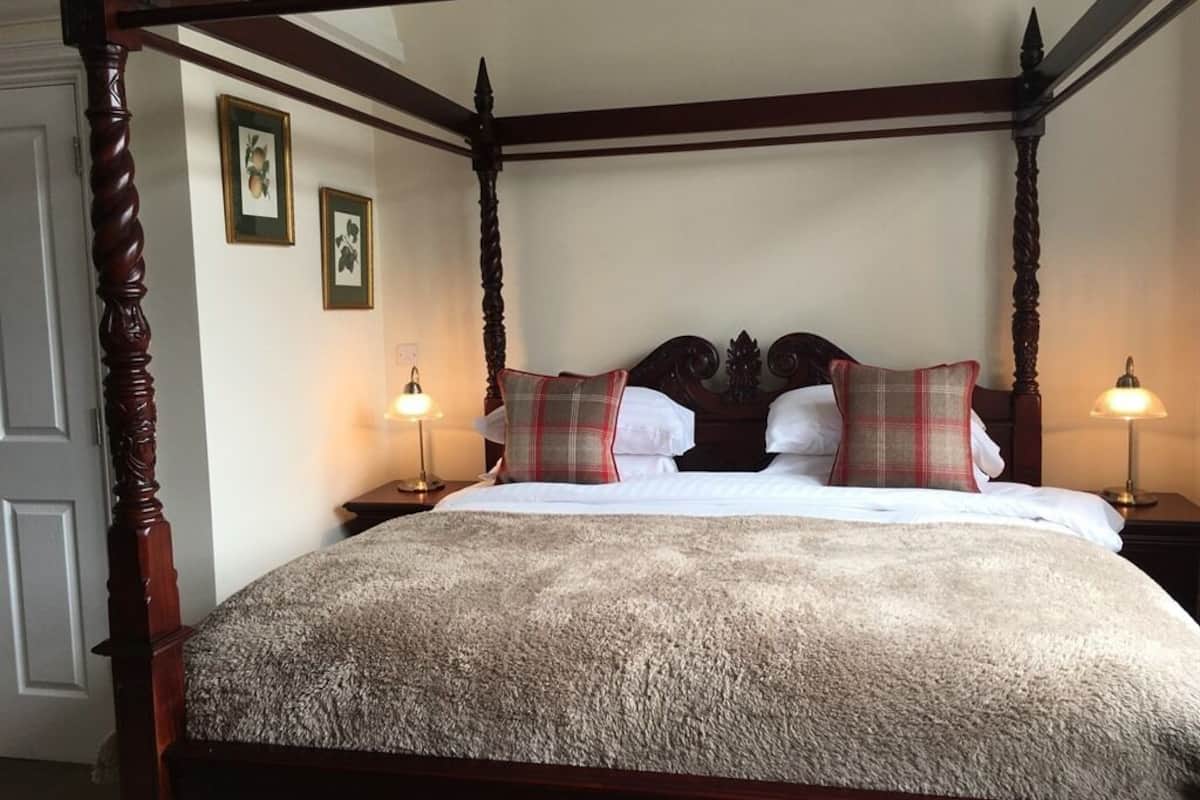 luxury suite, ensuite (room 10 4 poster s/king)