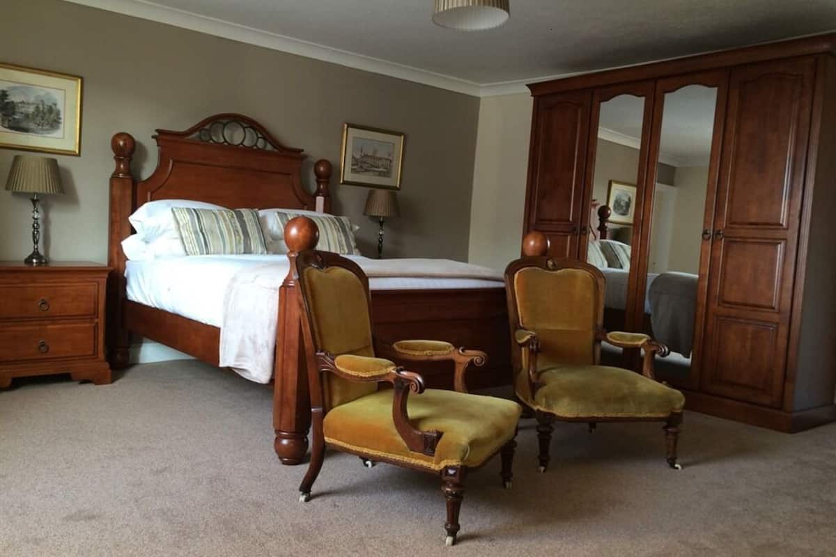 executive suite, ensuite (room 25 & 27 )