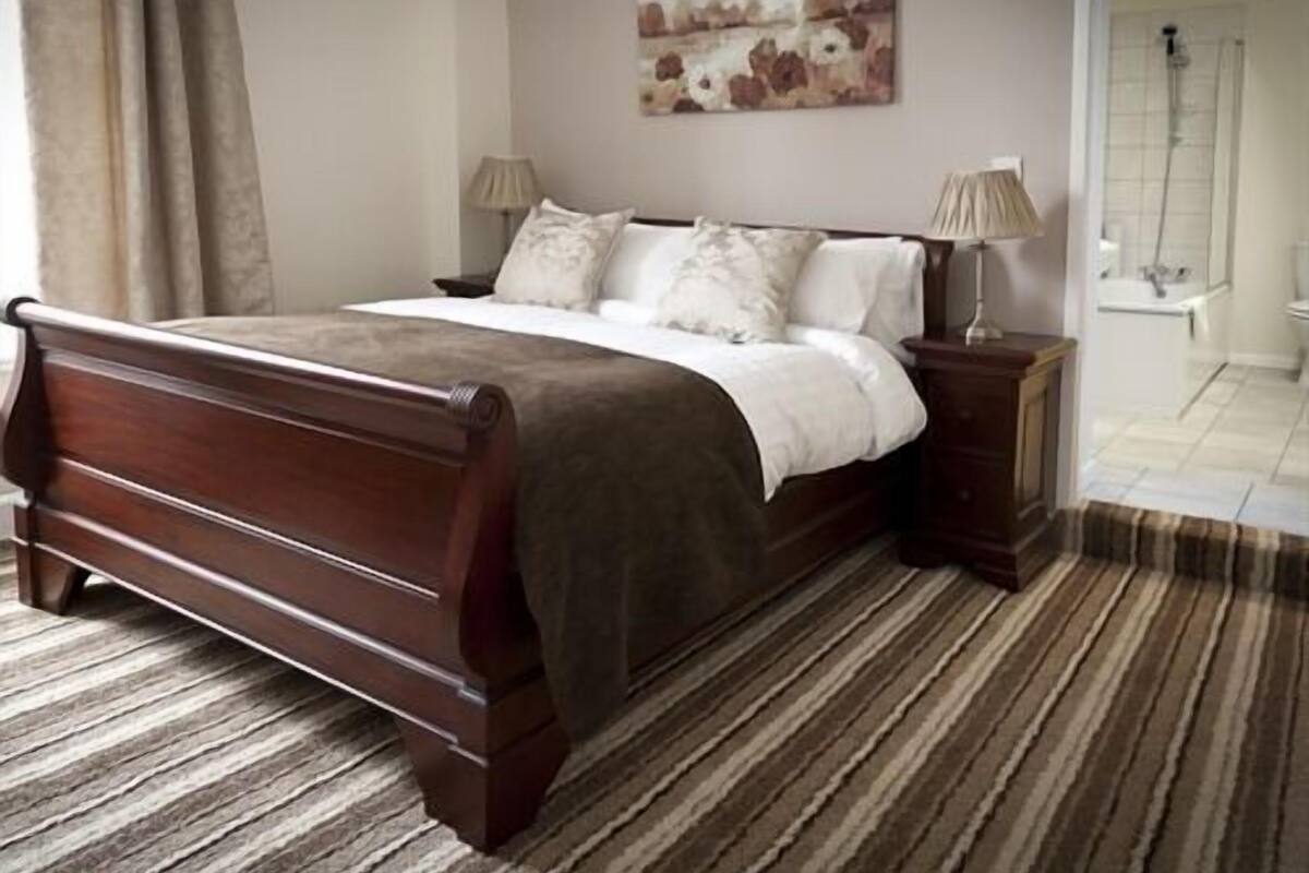 Standard Suite, Ensuite (Room 15)