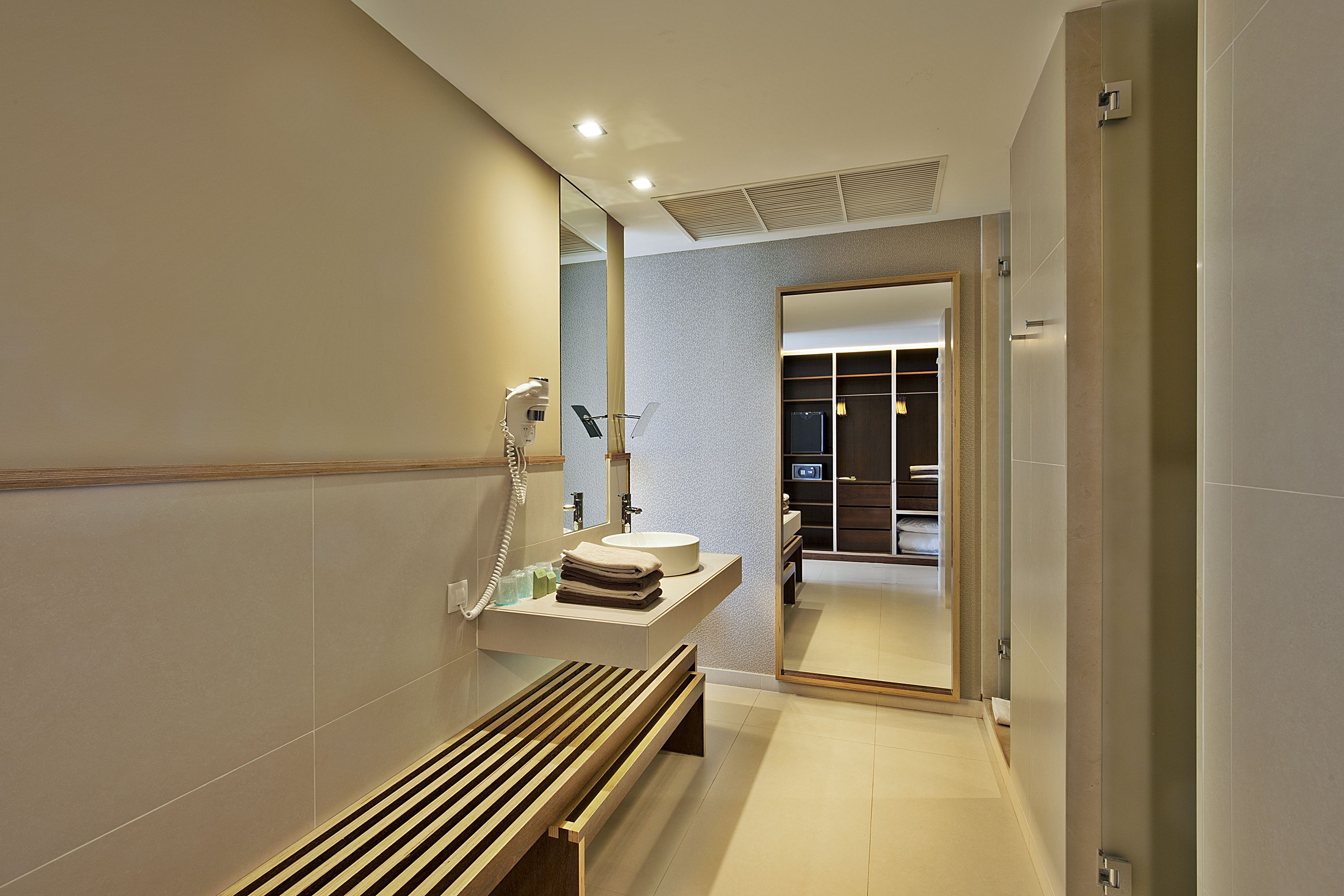 rainfall showerhead, free toiletries, hair dryer, slippers