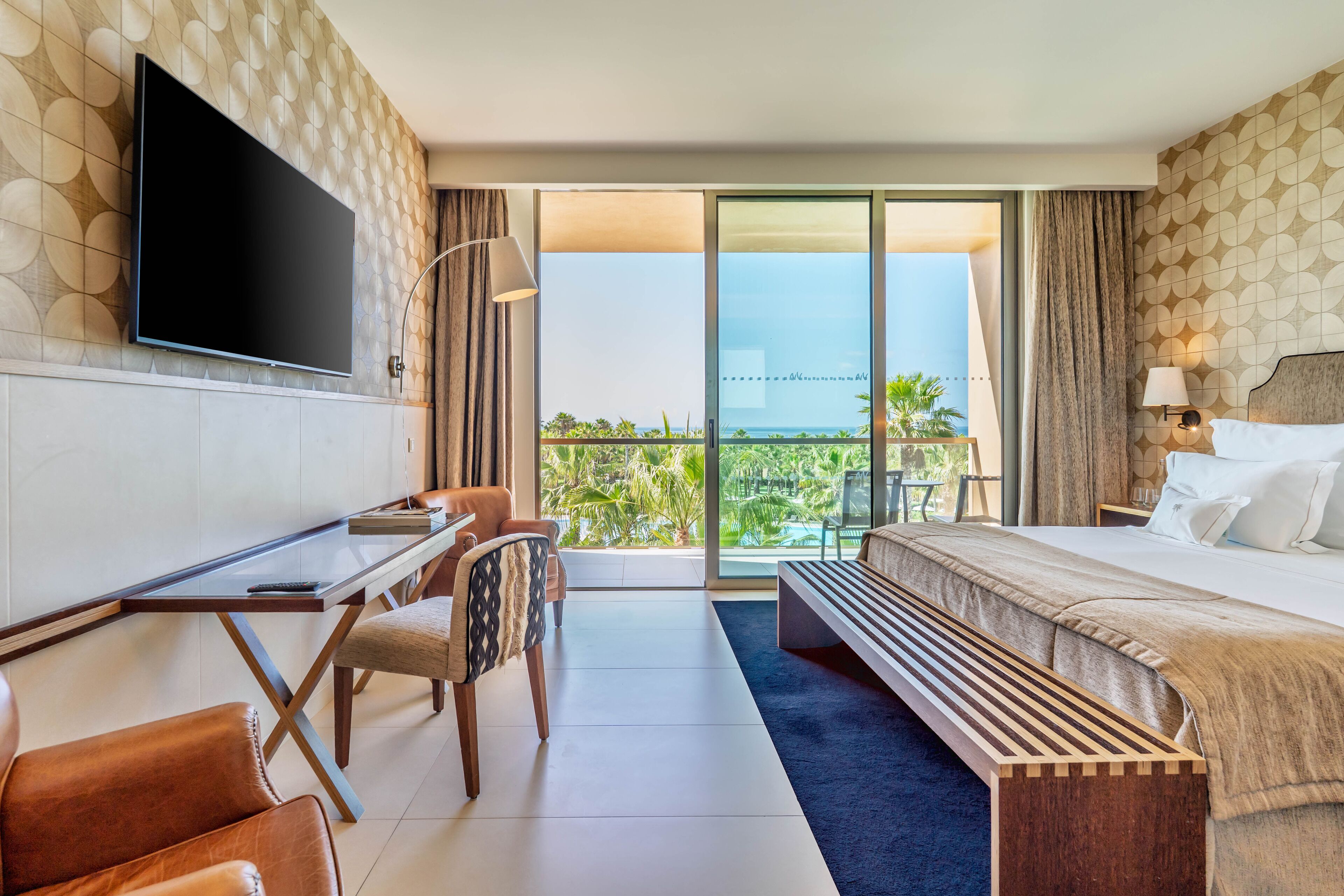 Hypo-allergenic bedding, minibar, in-room safe, desk