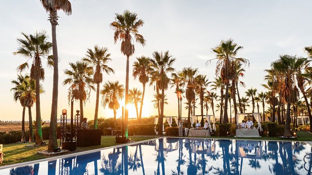 Private pool - Wine & Books by the sea (Albufeira)