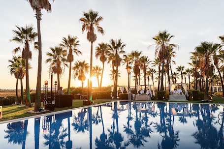 Private pool. Wine & Books by the Sea, Algarve Resort