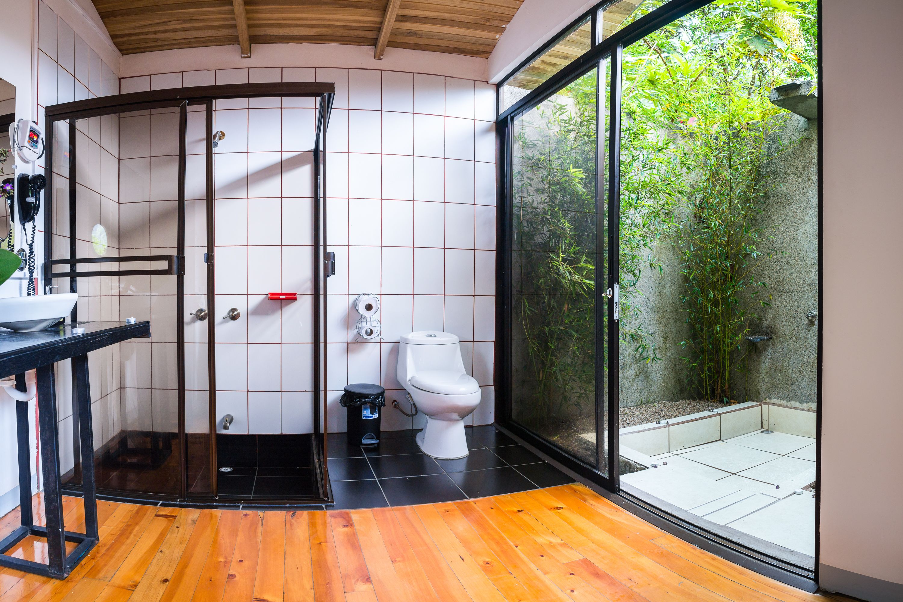 panoramic bungalow, 1 bedroom, 2 bathrooms, mountainside | bathroom shower