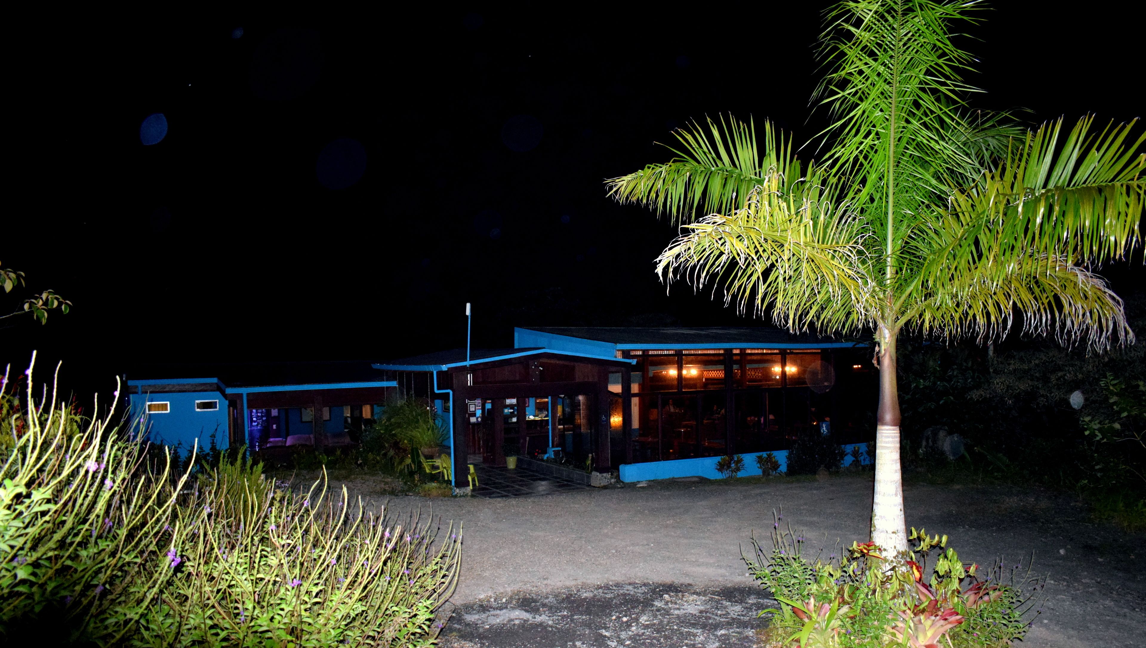 住宿正面 (夜晚)