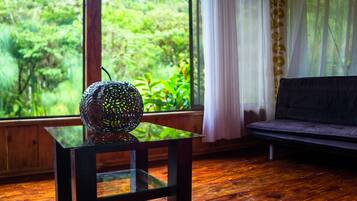 Comfort Bungalow, 1 Bedroom, 2 Bathrooms, Mountain View | Living room