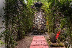 Bangalô romântico, 1 cama King, sacada, vista para a montanha | Jardim