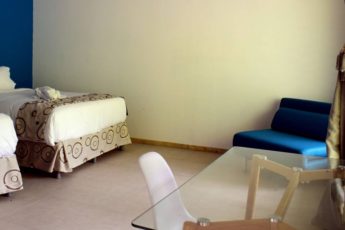 Bungalow familiar, varias camas, balcón, vista a la montaña | 1 habitación, ropa de cama de alta calidad y camas con pillow-top
