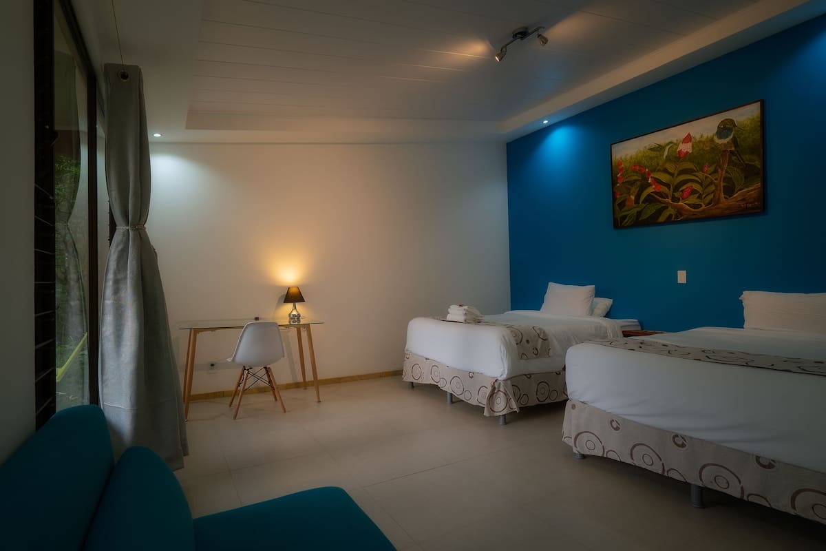 Familienbungalow, Balkon, Seeseite | 1 Schlafzimmer, hochwertige Bettwaren, Pillowtop-Betten, Minibar