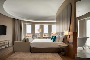 Suite Junior, 1 très grand lit et 1 canapé-lit, vue ville | 1 chambre, literie de qualité supérieure, minibar