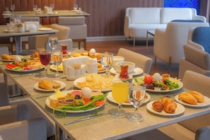 Petit déjeuner buffet compris tous les jours