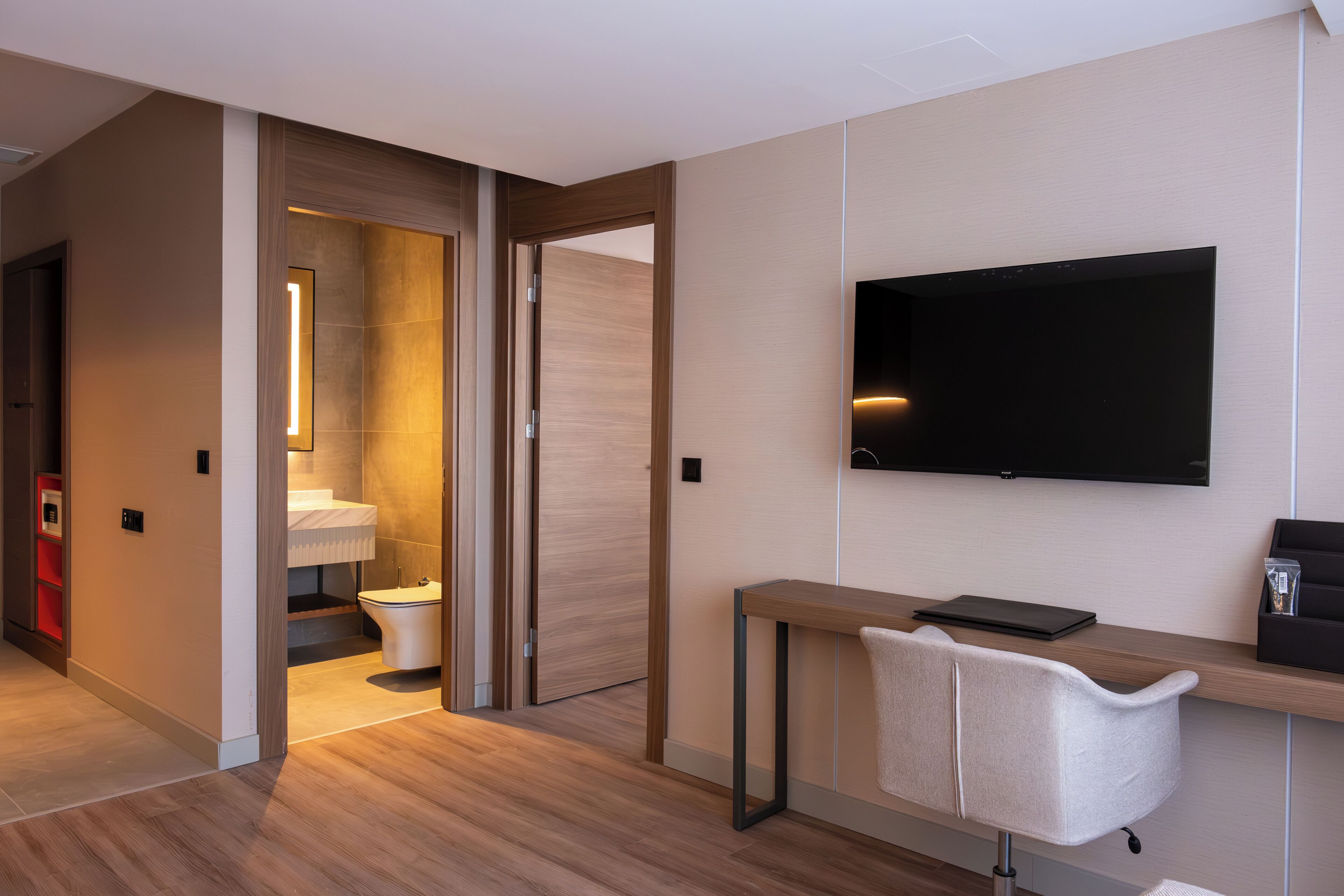 executive room, 1 king bed with sofa bed, city view | 1 bedroom, premium bedding, minibar, in-room safe