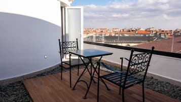 Junior Suite, 1 King Bed with Sofa bed, City View | 1 bedroom, premium bedding, minibar, in-room safe