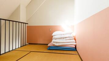 Family Room up to 4 guests (Non-Smoking) | Free WiFi, bed sheets