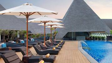 Outdoor pool, open 8:00 AM to 8:00 PM, pool umbrellas