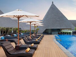 Outdoor pool, open 8:00 AM to 8:00 PM, pool umbrellas