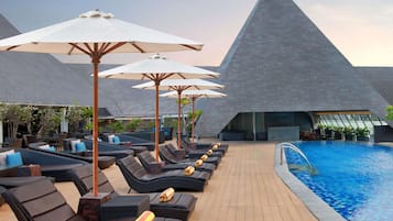 Hồ bơi ngoài trời, mở cửa từ 8:00 đến 20:00, dù/ô trên bãi biển/hồ bơi