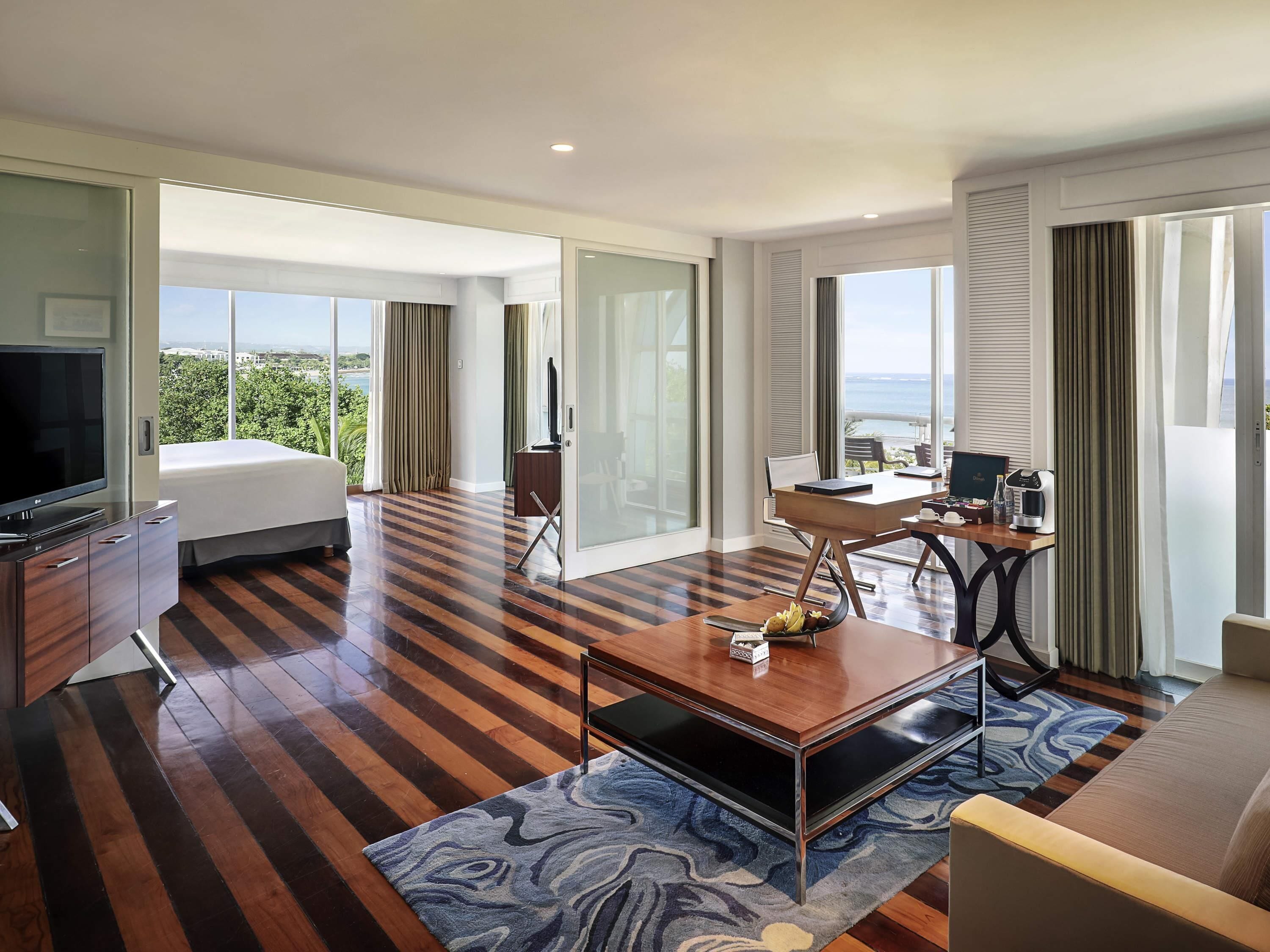 Suite, 1 King Bed (Heritage)