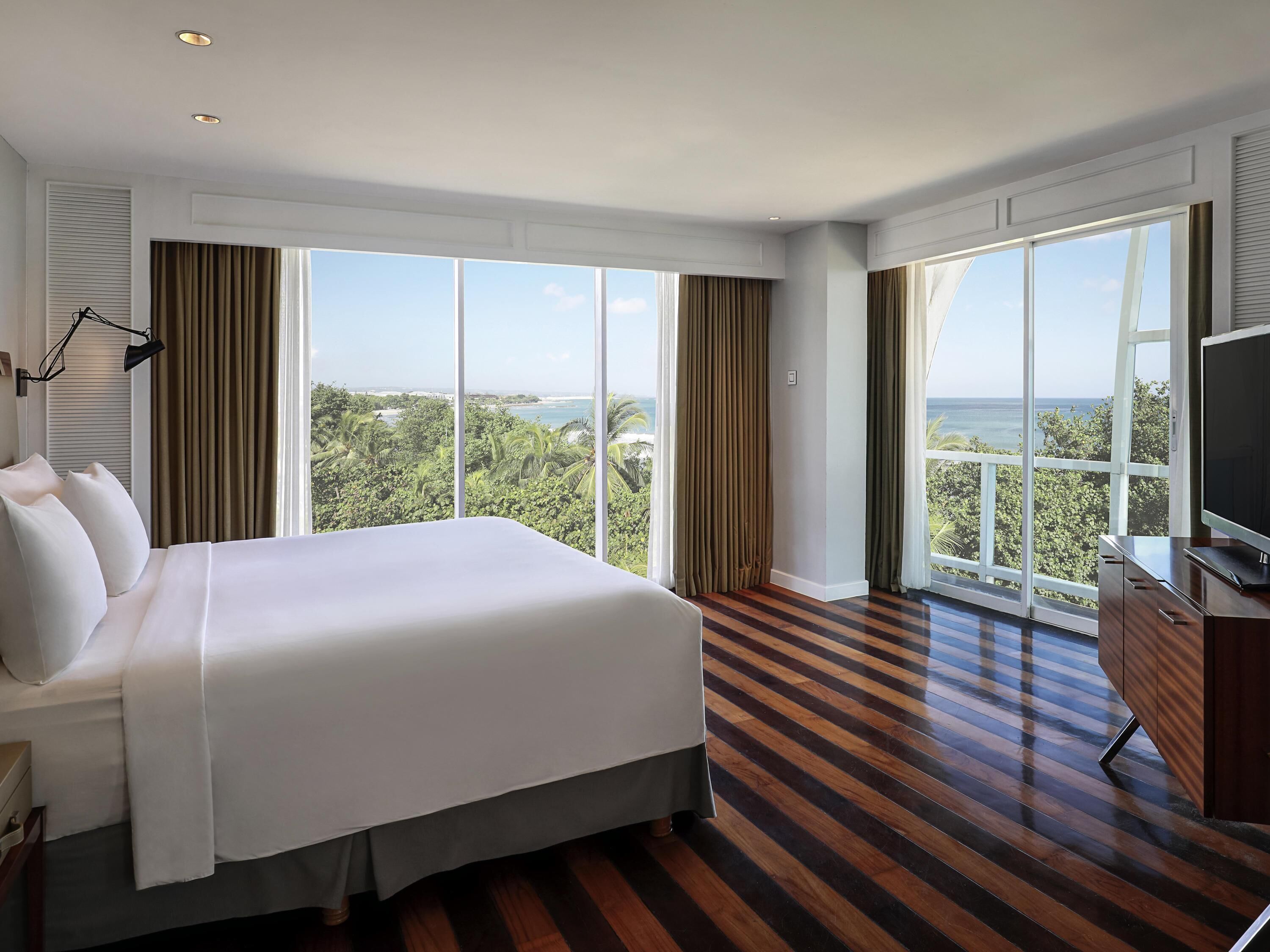 套房, 1 张特大床 (Heritage) | 客房内保险箱、办公桌、笔记本电脑工作区、遮光窗帘