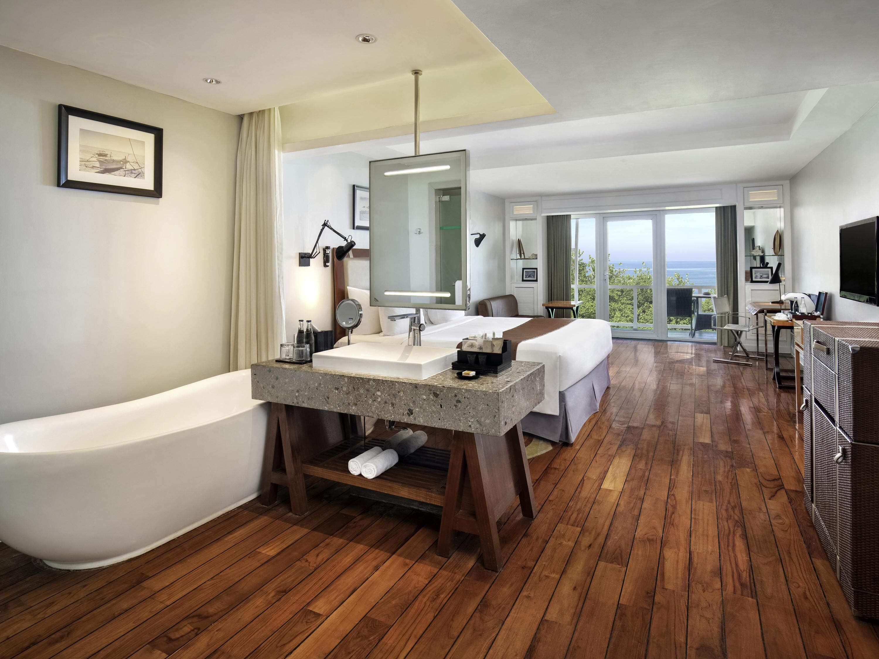 Junior Suite, 1 King Bed | In-room safe, desk, laptop workspace, blackout drapes