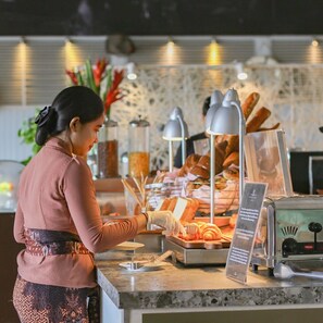 Desayuno buffet todos los días (con cargo) 