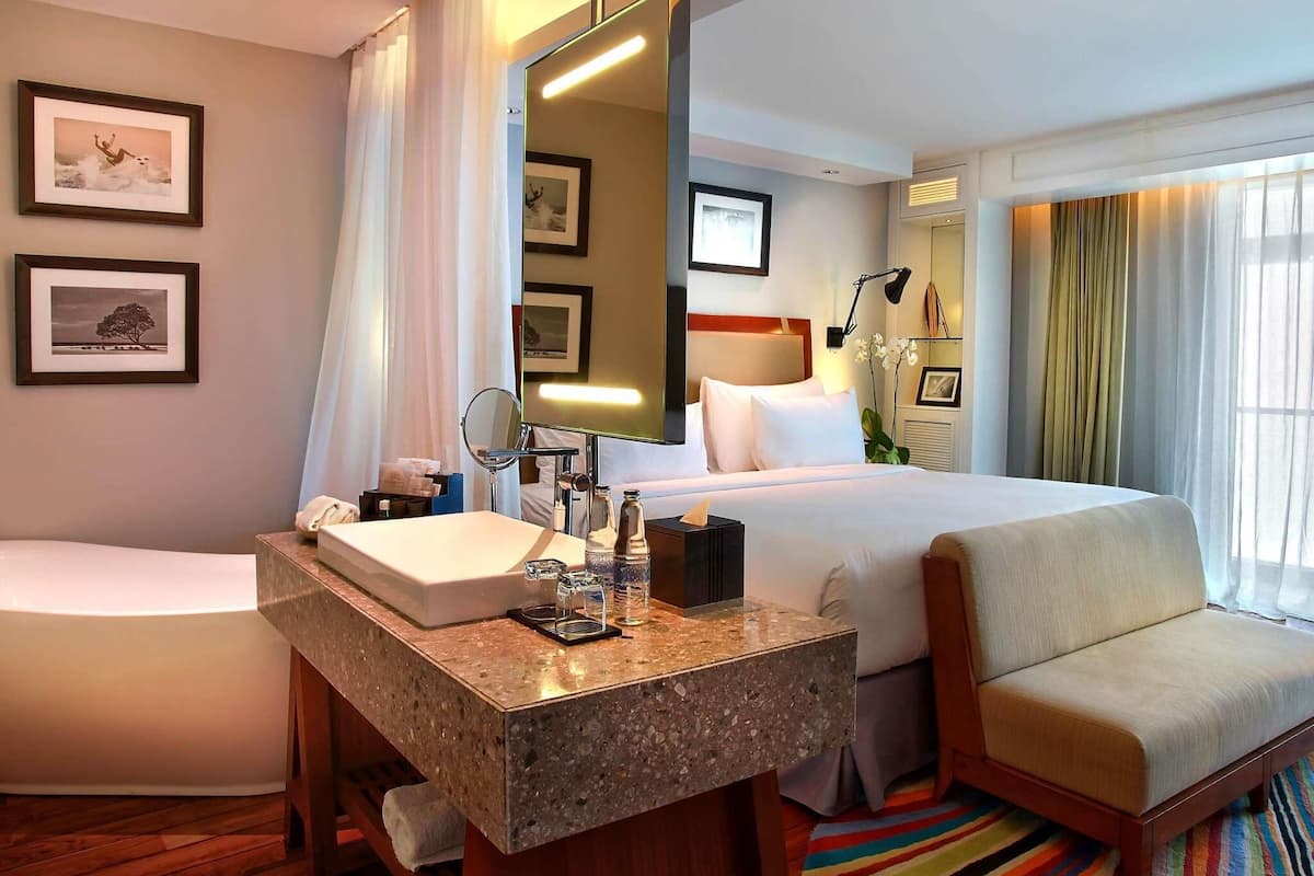 Deluxe Room, 1 King Bed | In-room safe, desk, laptop workspace, blackout drapes