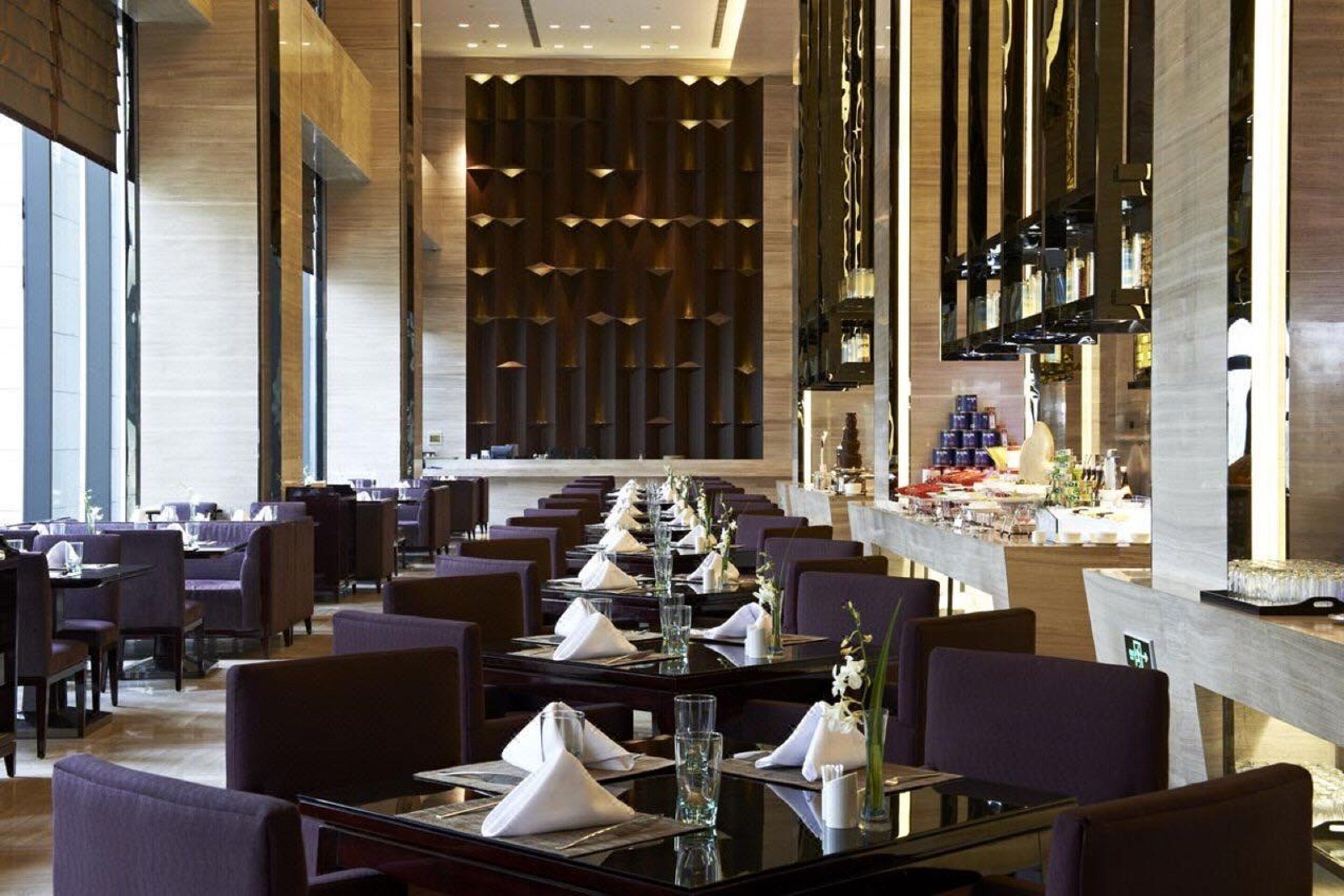 Daily buffet breakfast (CNY 108 per person)