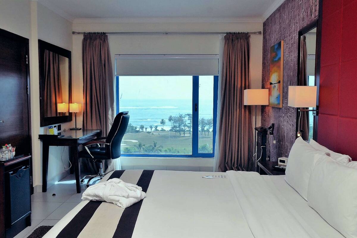 suite, 1 queen bed, non smoking, sea view | in-room safe, desk, iron/ironing board, free cots/infant beds