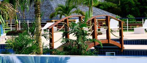 3 outdoor pools, sun loungers