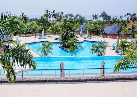 3 outdoor pools, sun loungers