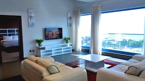 Suite, 1 Queen Bed, Non Smoking, Sea View