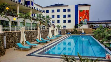 3 outdoor pools, sun loungers