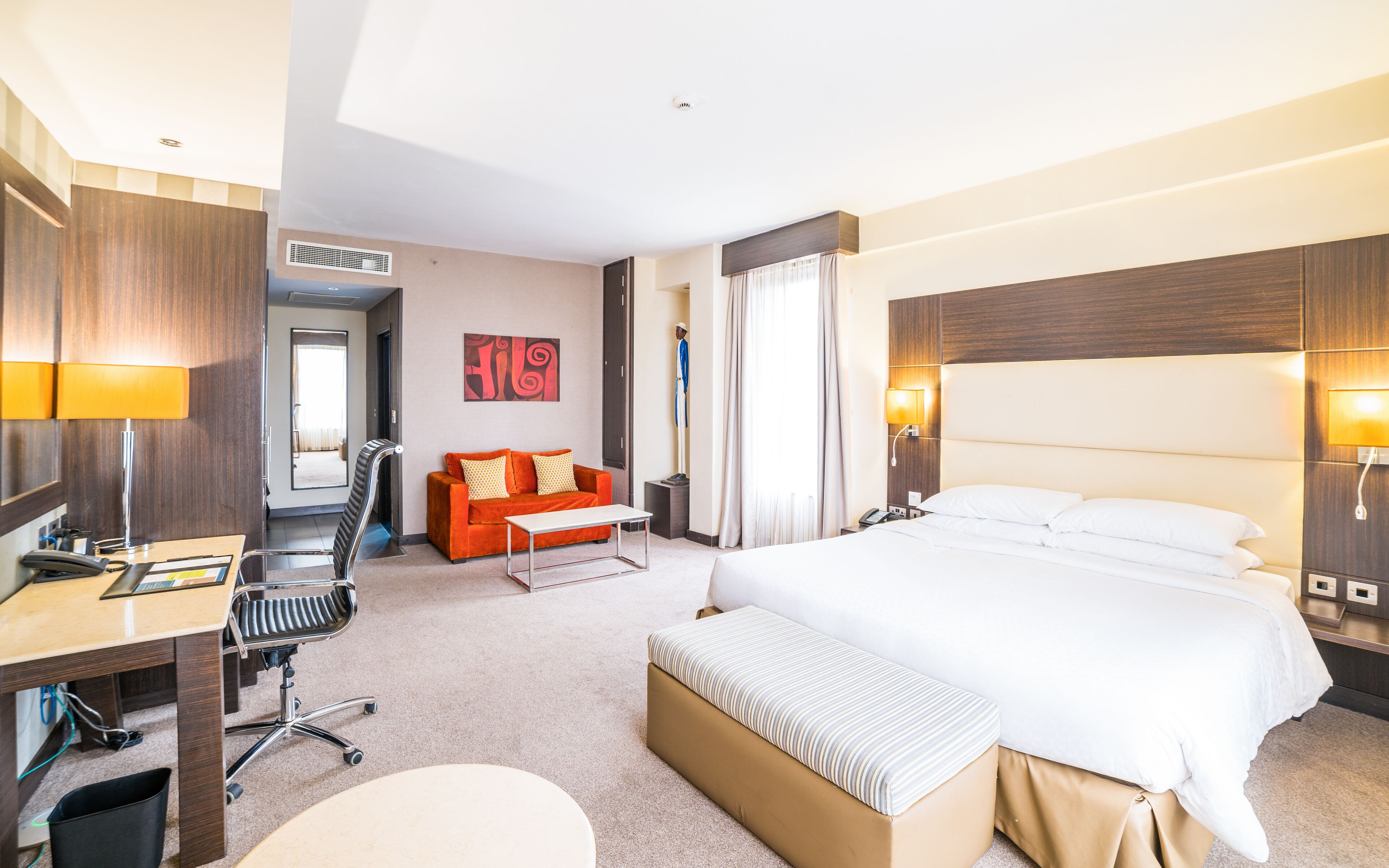 executive suite, 1 king bed | premium bedding, minibar, in-room safe, desk