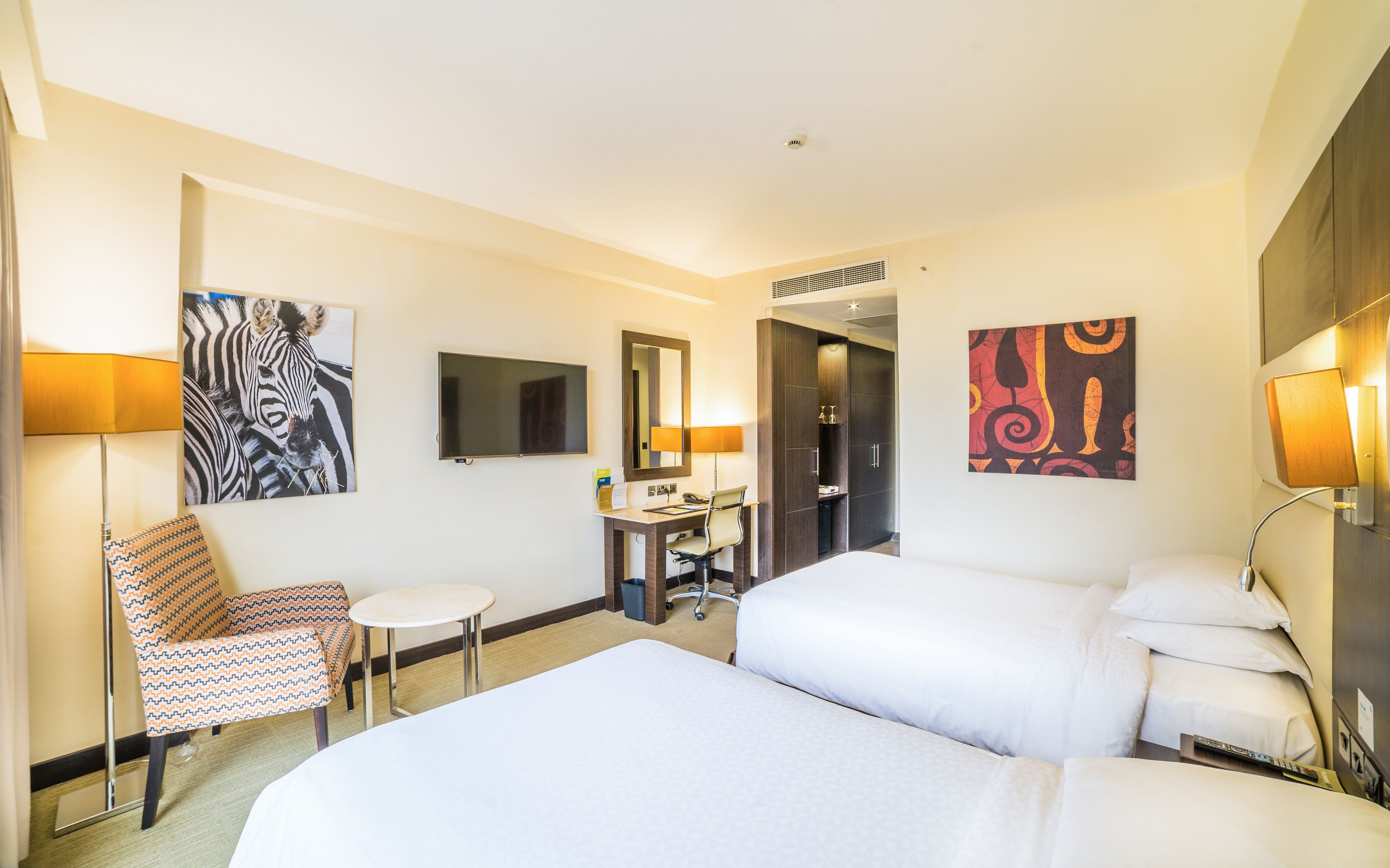 traditional room, 2 single beds | premium bedding, minibar, in-room safe, desk