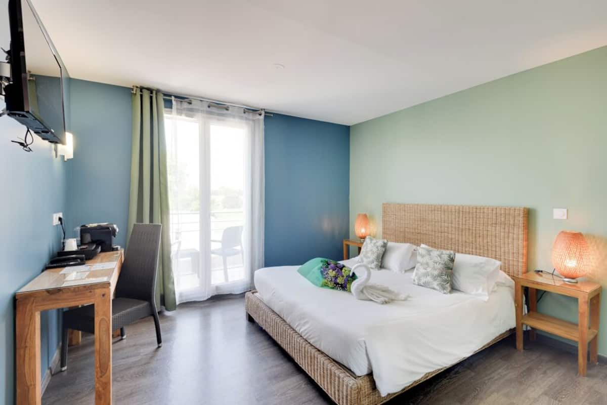 Standard Room, 1 Double Bed | Desk, blackout drapes, soundproofing, free cribs/infant beds