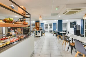 Daily buffet breakfast (EUR 13.90 per person)