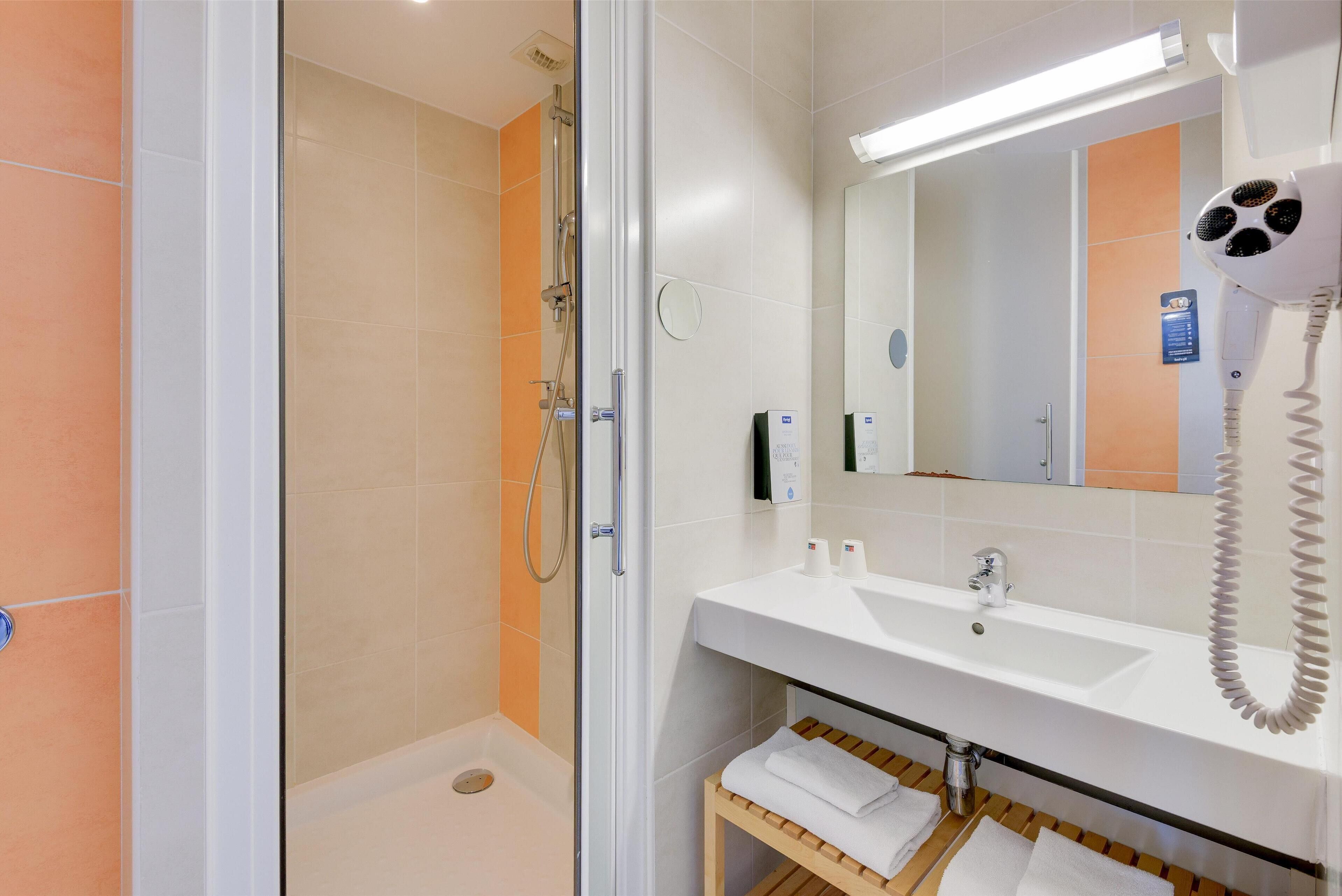 standard room, 1 double bed | bathroom | eco-friendly toiletries, hair dryer, towels