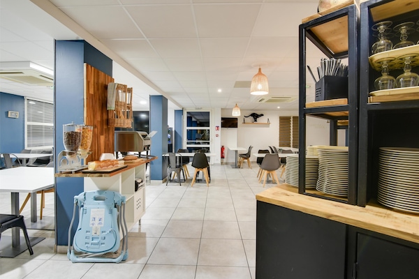 Daily buffet breakfast (EUR 13.90 per person)