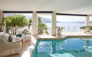 Indoor pool - Milkwood Bay Self Catering Villa (Knysna)